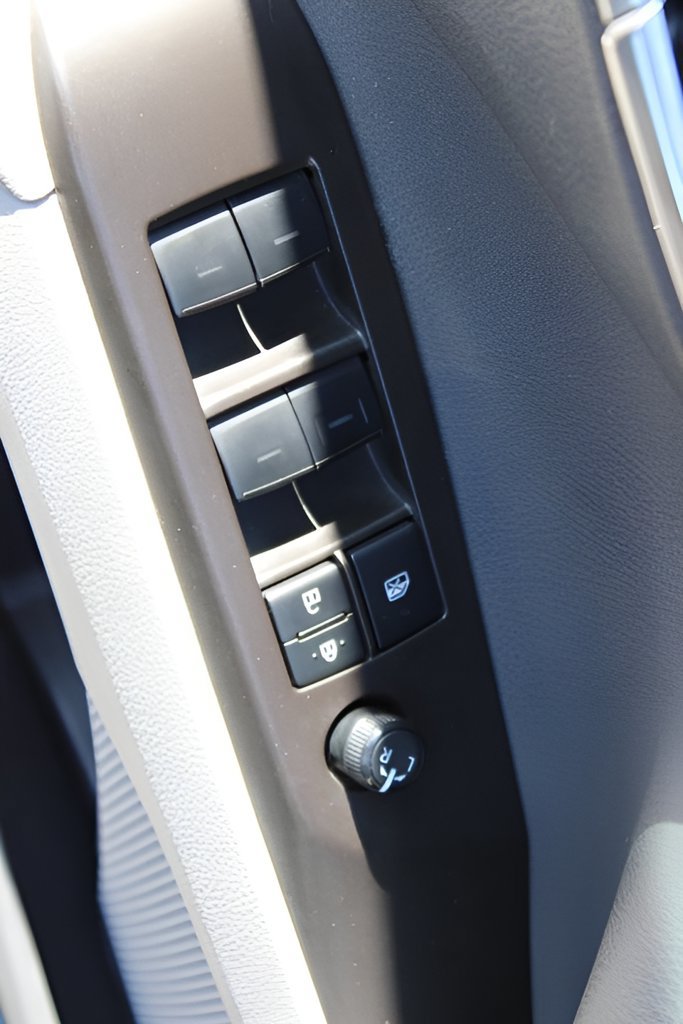 Used 2022 Toyota Camry LE AWD/4WD image 18