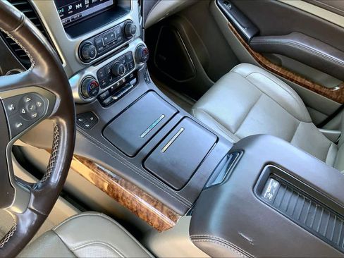 Used 2020 Chevrolet Suburban Premier AWD/4WD image 16