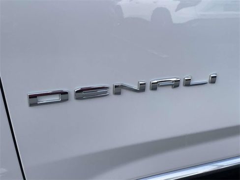 Certified 2022 GMC Yukon Denali image 9