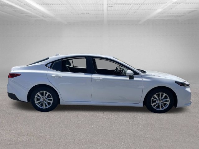 Used 2025 Toyota Camry LE FWD image 5