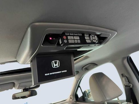 Used 2017 Honda Pilot Touring image 11