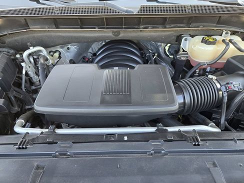 Used 2023 Chevrolet Tahoe Z71 w/ Z71 Off-Road Package AWD/4WD image 30