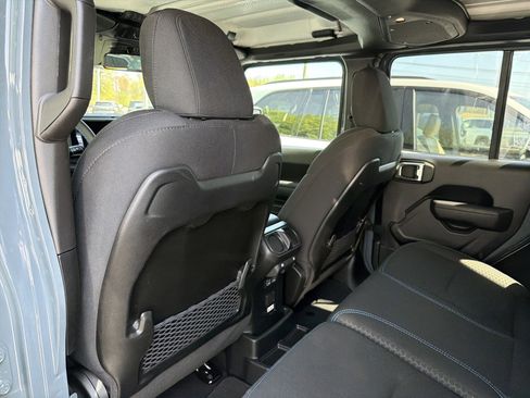 Certified 2025 Jeep Wrangler Unlimited Rubicon 4xe AWD/4WD image 12