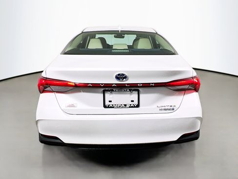 Used 2019 Toyota Avalon Limited image 6