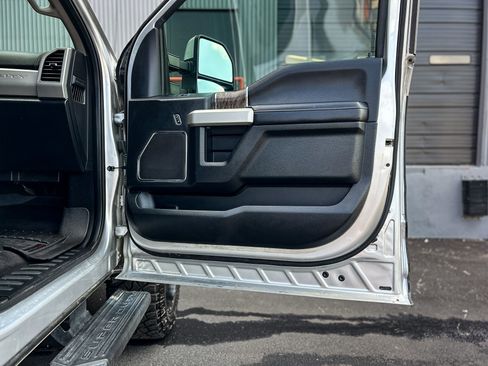 Used 2019 Ford F250 Lariat w/ Lariat Value Package image 39