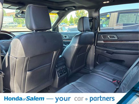 Used 2018 Ford Explorer Platinum AWD/4WD image 12