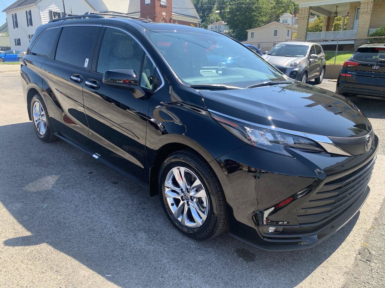 Used 2026 Toyota Sienna XLE AWD/4WD image 7