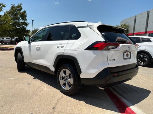 Used 2025 Toyota RAV4 XLE FWD image 8