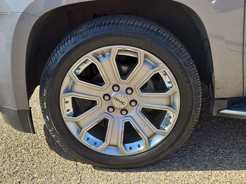 Used 2019 GMC Yukon XL SLT image 11