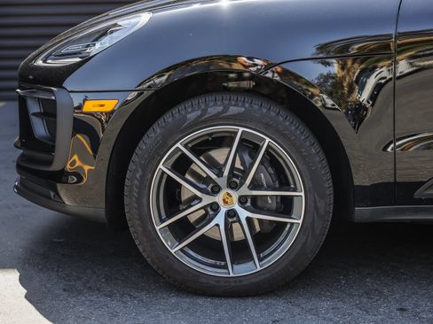 Certified 2026 Porsche Macan AWD/4WD image 26