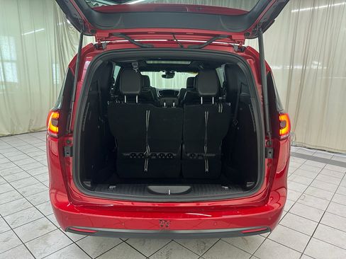 Used 2026 Chrysler Pacifica Limited w/ S Appearance Package FWD image 8