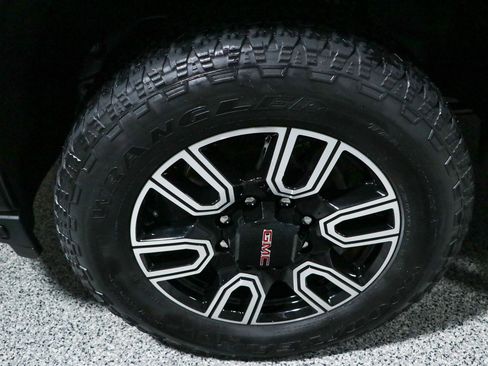 Used 2022 GMC Sierra 2500 AT4 w/ AT4 Preferred Package AWD/4WD image 11