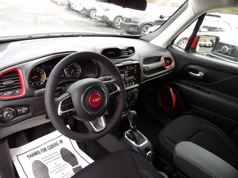 Used 2023 Jeep Renegade Latitude image 11