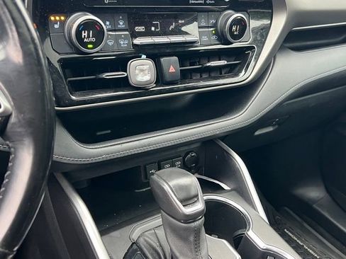 Used 2021 Toyota Highlander XLE image 21