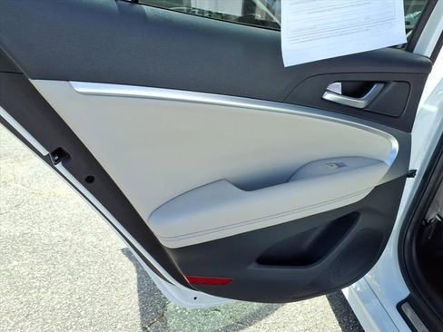 Used 2025 Genesis G70 2.5T RWD image 29