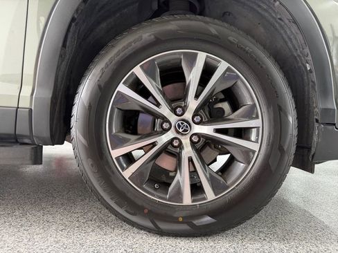 Used 2019 Toyota Highlander LE FWD image 48
