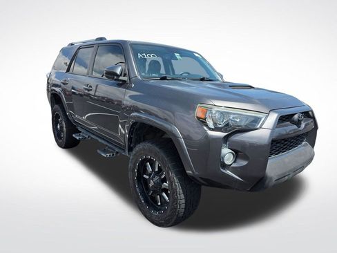 Used 2018 Toyota 4Runner TRD Off-Road AWD/4WD image 3