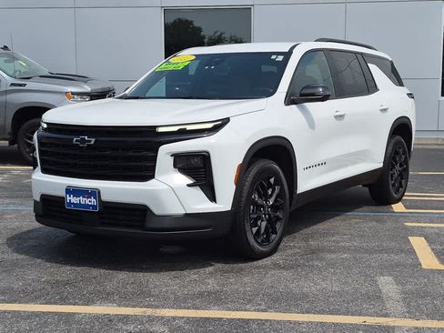 Used 2025 Chevrolet Traverse LT w/ Midnight/Sport Edition FWD image 1