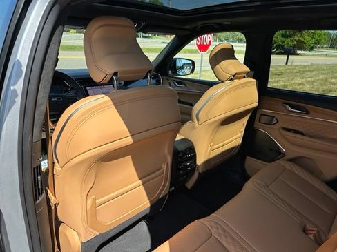 Used 2024 Jeep Grand Cherokee Summit AWD/4WD image 18