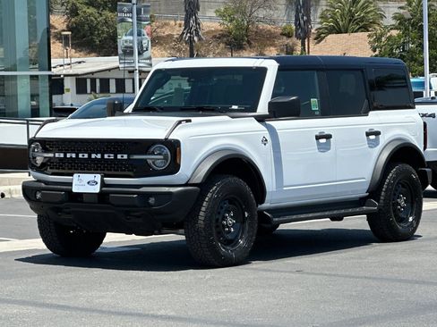 New 2026 Ford Bronco Outer Banks w/ Black Appearance Package AWD/4WD image 7
