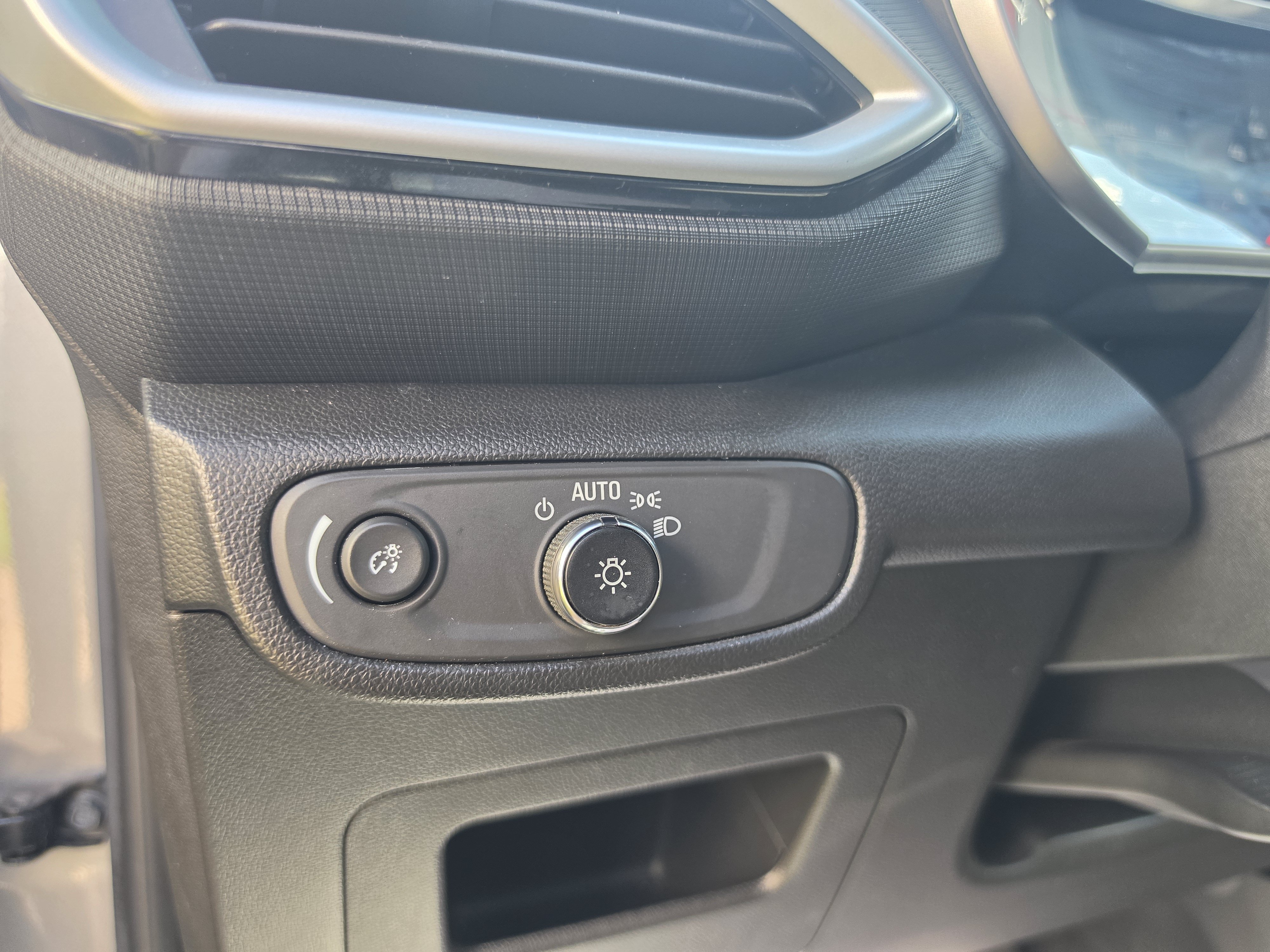 Used 2023 Chevrolet TrailBlazer LS FWD image 17