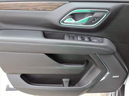 Used 2023 Chevrolet Suburban Premier image 16