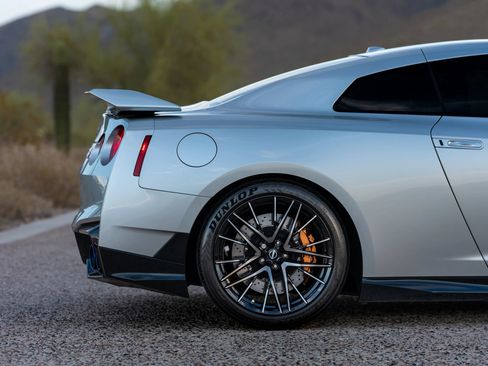 Used 2024 Nissan GT-R Premium w/ Floor Mat Package AWD/4WD image 9