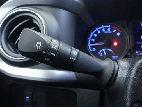 Used 2021 Toyota Tacoma TRD Sport AWD/4WD image 17