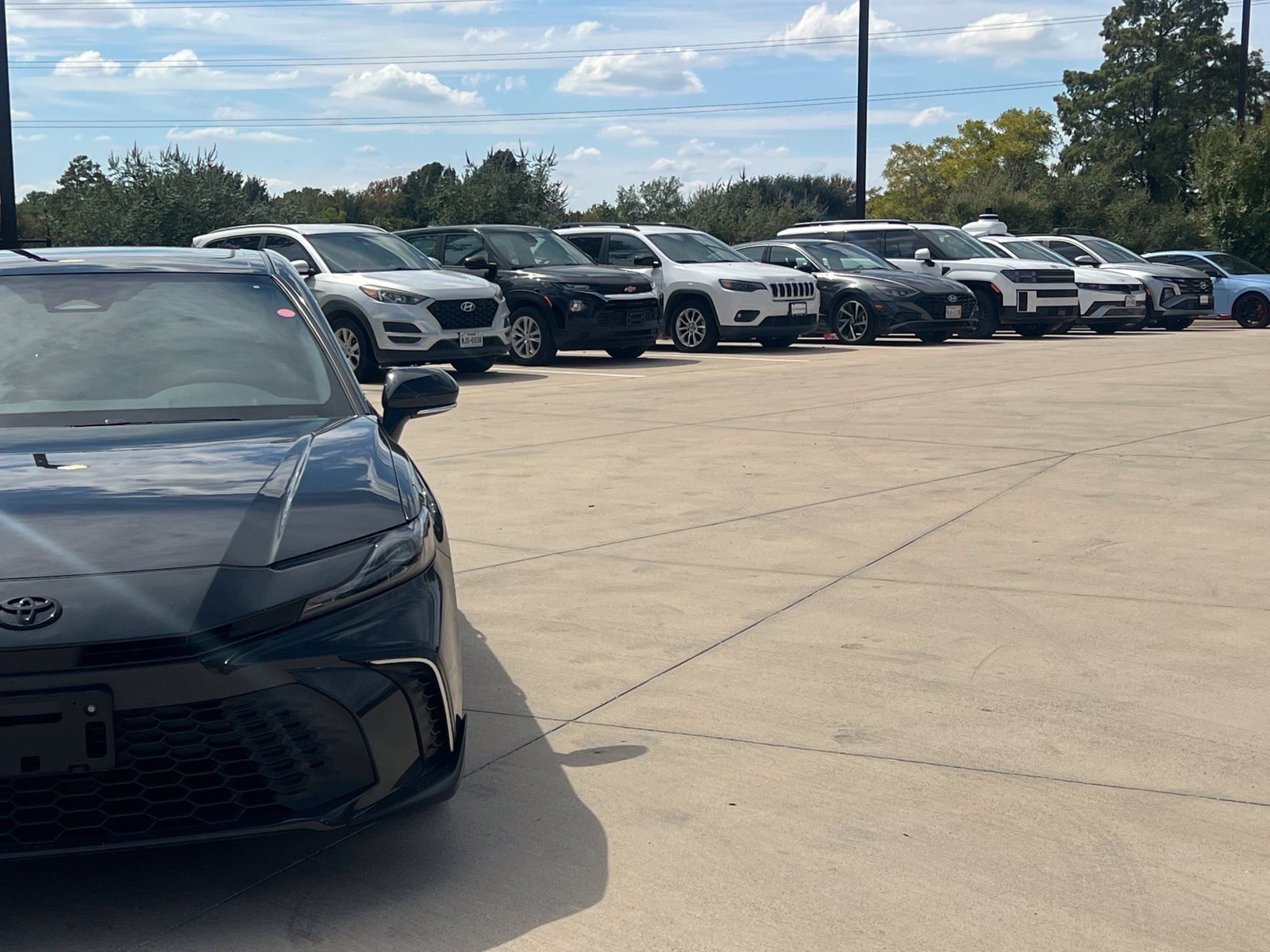 Used 2025 Toyota Camry SE w/ Convenience Package FWD image 11