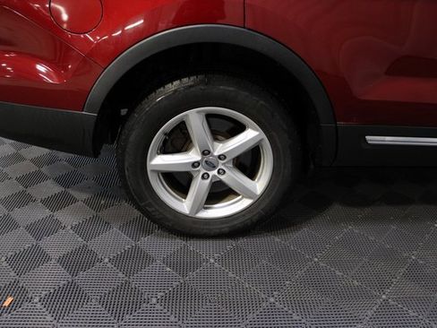 Used 2016 Ford Explorer XLT w/ Equipment Group 202A image 10