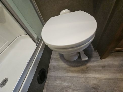 Used 2017 Mercedes-Benz Sprinter 3500 image 39