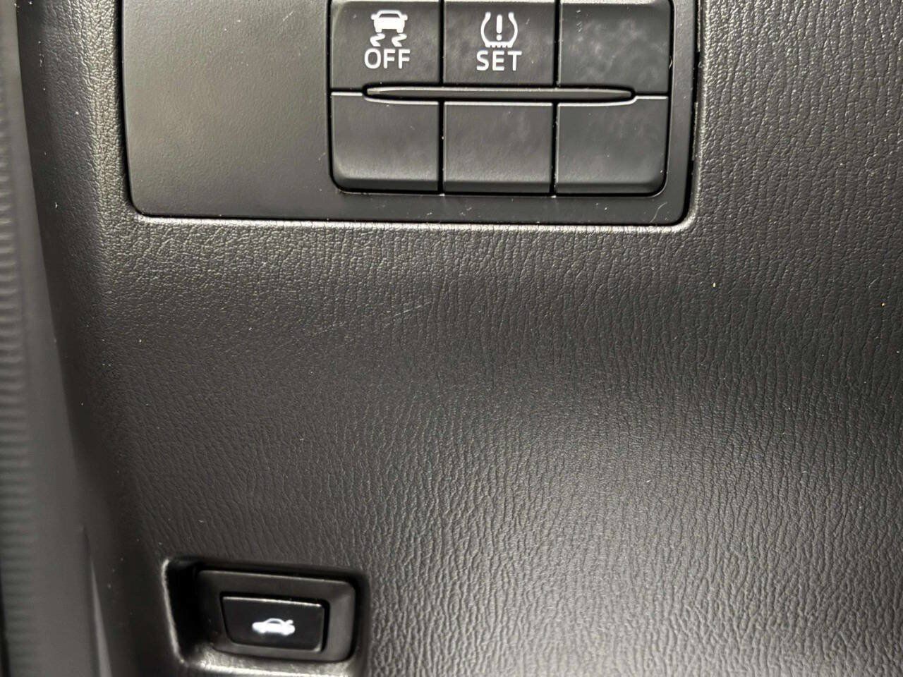 Used 2016 MAZDA MAZDA3 i Sport FWD image 28