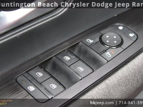 Used 2025 Nissan Kicks SV image 10