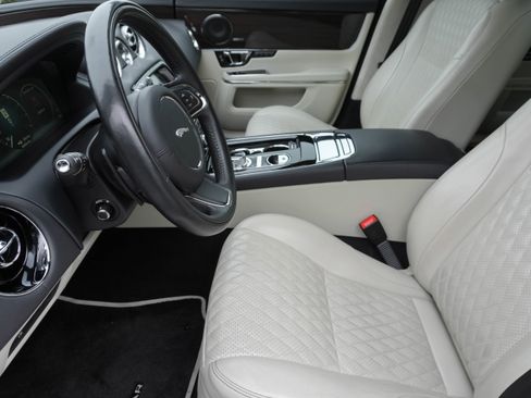 Used 2019 Jaguar XJ L Portfolio image 8