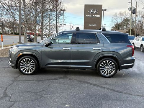 Used 2023 Hyundai Palisade Calligraphy image 3