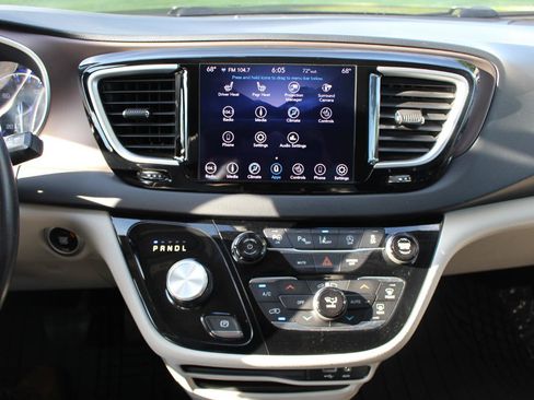 Used 2018 Chrysler Pacifica Touring-L w/ Advanced Safetytec Group FWD image 28