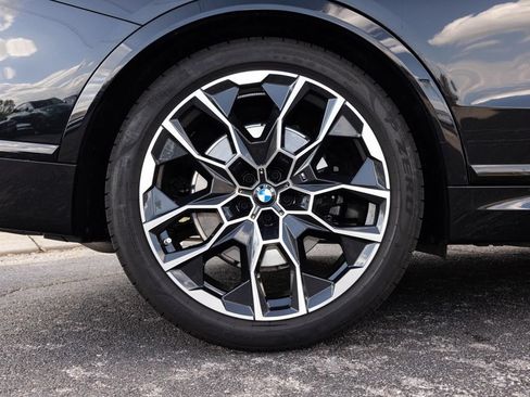 Used 2025 BMW X7 xDrive40i w/ M Sport Package AWD/4WD image 77