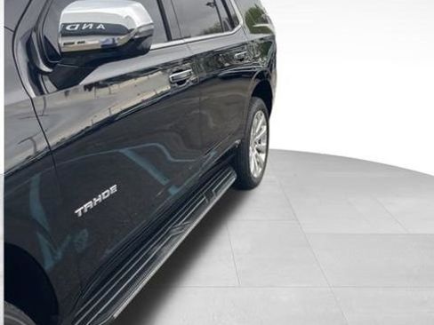 Used 2021 Chevrolet Tahoe Premier w/ Premium Package image 2