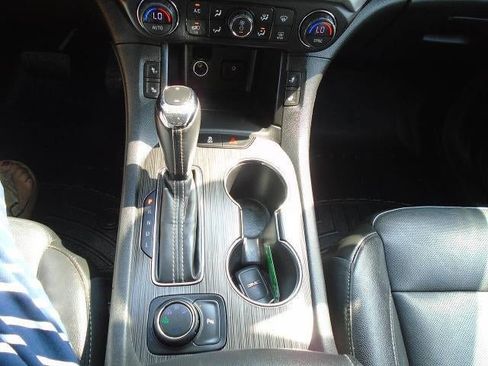 Used 2019 GMC Acadia SLT AWD/4WD image 16