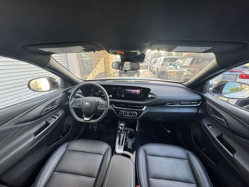 Used 2025 Buick Envista Sport Touring image 32