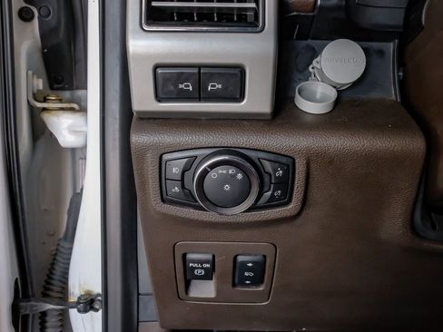 Used 2018 Ford F150 King Ranch w/ Equipment Group 601A Luxury AWD/4WD image 27