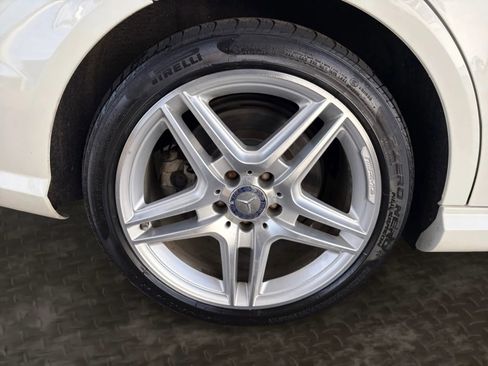 Used 2011 Mercedes-Benz E 550 4MATIC Sedan image 39