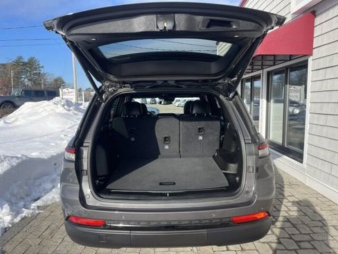 Used 2024 Jeep Grand Cherokee Altitude image 16