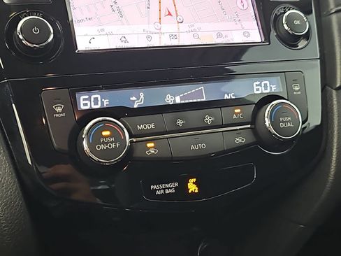 Used 2019 Nissan Rogue SV w/ Premium Package FWD image 24