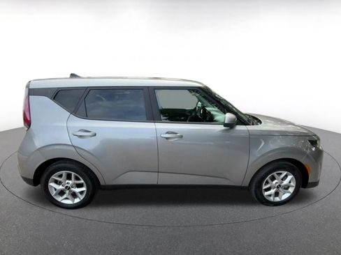 Used 2025 Kia Soul LX w/ LX Technology Package FWD image 16