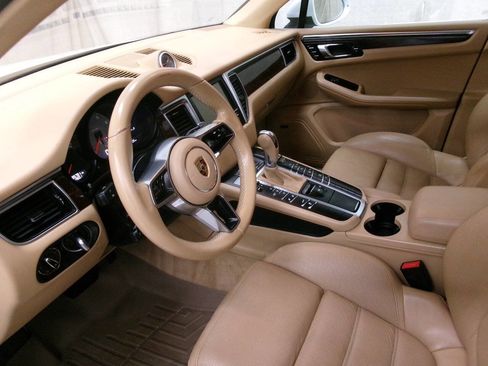 Used 2016 Porsche Macan S image 16