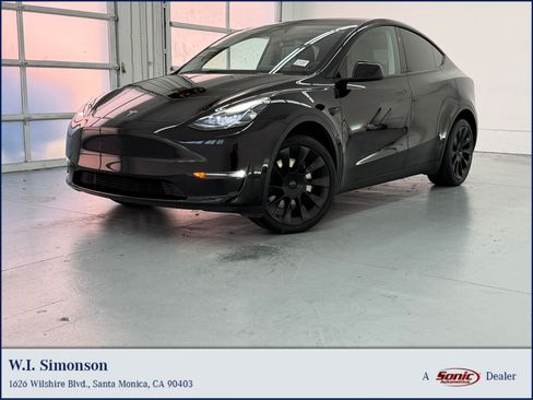 Used 2023 Tesla Model Y Long Range AWD/4WD image 1