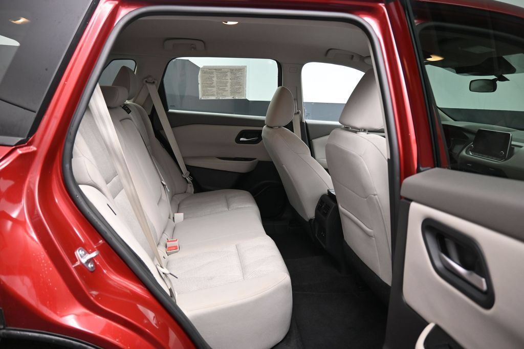 Used 2025 Nissan Rogue SV FWD image 16