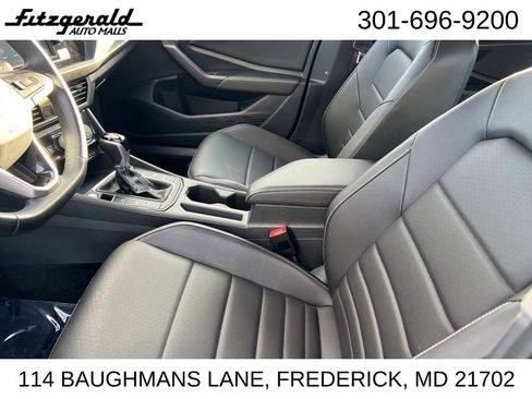 Used 2024 Volkswagen Jetta SE image 9