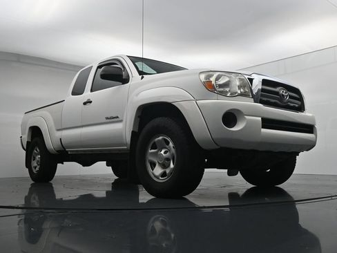 Used 2009 Toyota Tacoma PreRunner w/ SR5 Pkg #2 RWD image 33